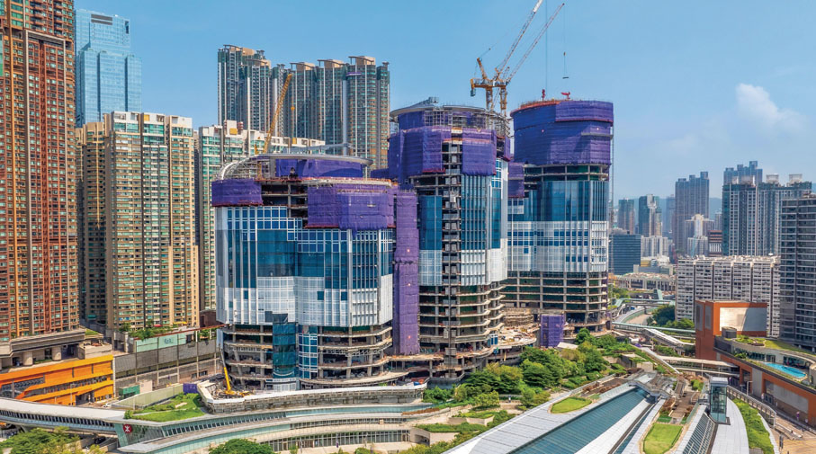 ●高鐵西九龍總站發展項目可經高鐵聯通其餘大灣區城市，進一步凸顯西九龍作為香港和大灣區內，兼具商業、文化、藝術、零售、娛樂和交通樞紐的獨特地位。