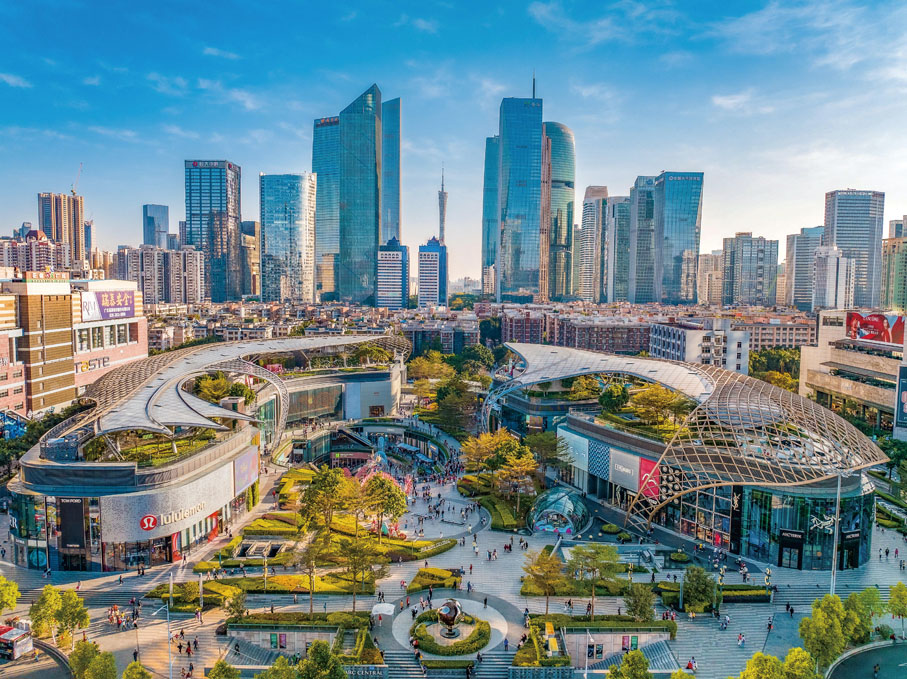 ●天環廣場總樓面面積約90萬平方呎，匯聚多家國際潮流品牌，部分更是廣州首店或獨有品牌，打造一站式購物、餐飲及娛樂休閒勝地。