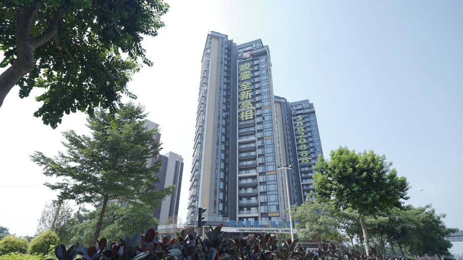 ●廣州南站ICC項目以「城站一體」為發展概念，可盡享大灣區「一小時生活圈」的交通便利。圖為興建中的項目住宅部分峻鑾。