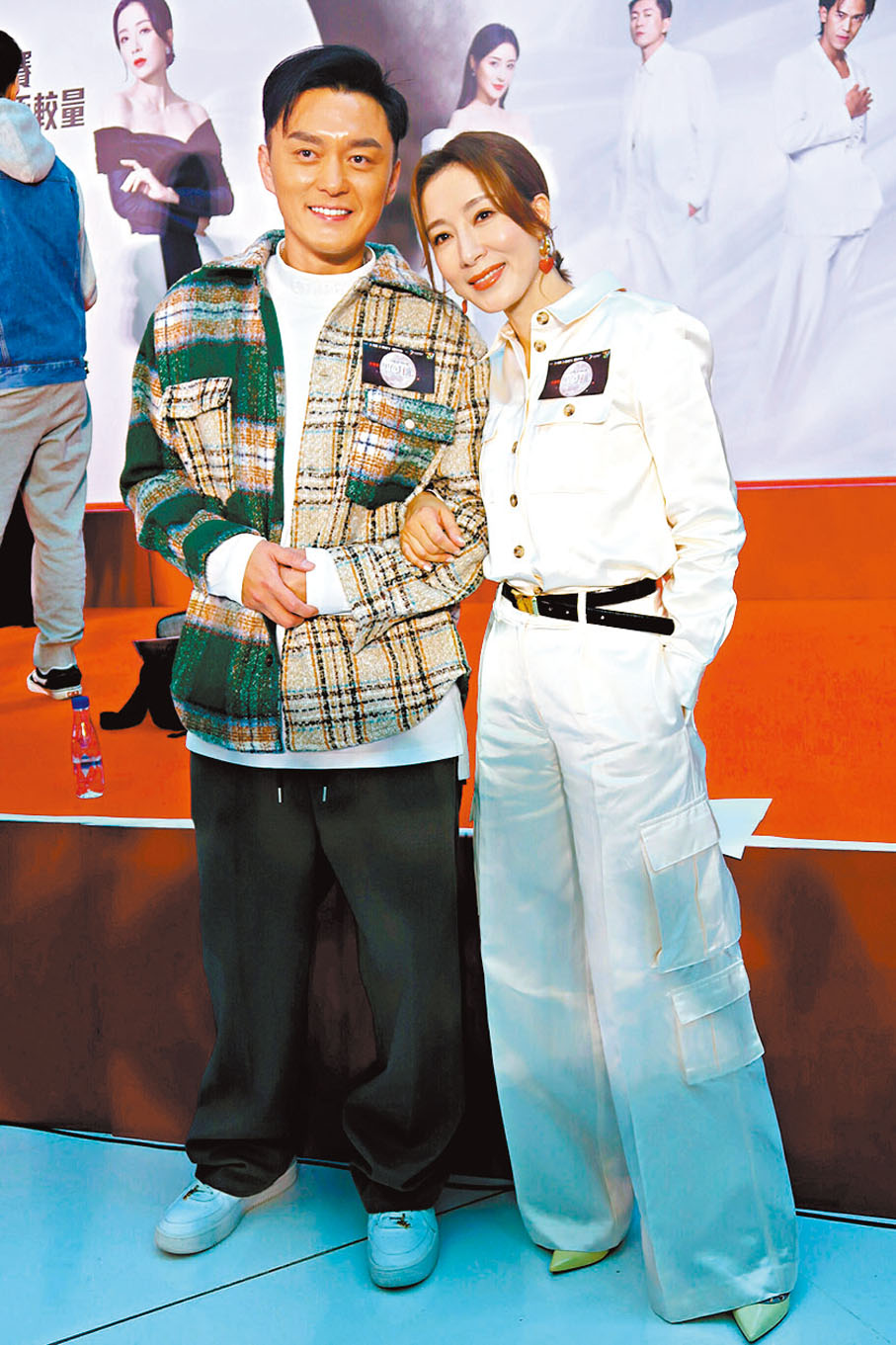 ●楊明笑楊茜堯：「你手指拗出唔拗入。」