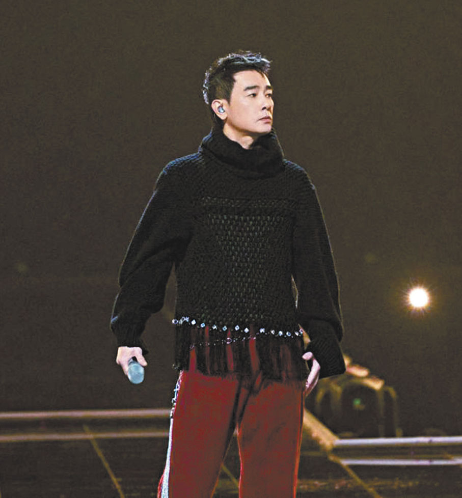 ●陳小春獻唱《相依為命》。