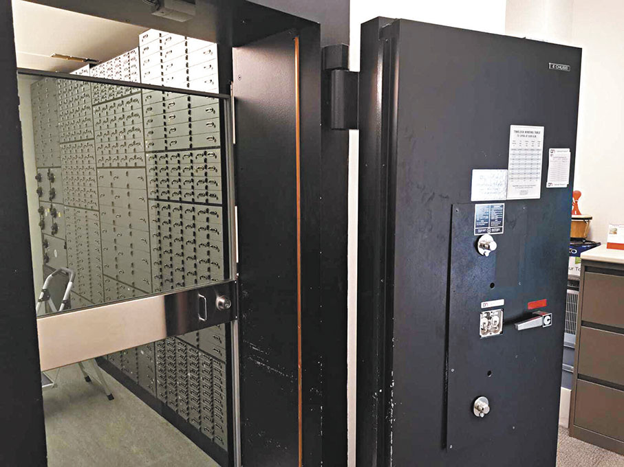 ●保險庫採用高度保安系統，銀行認為成本高不划算。    成小智  攝