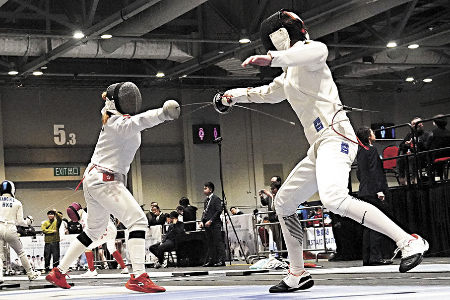 ●黎曉瞳（左）被視為香港劍壇希望之星。  香港文匯報記者張發兒 攝