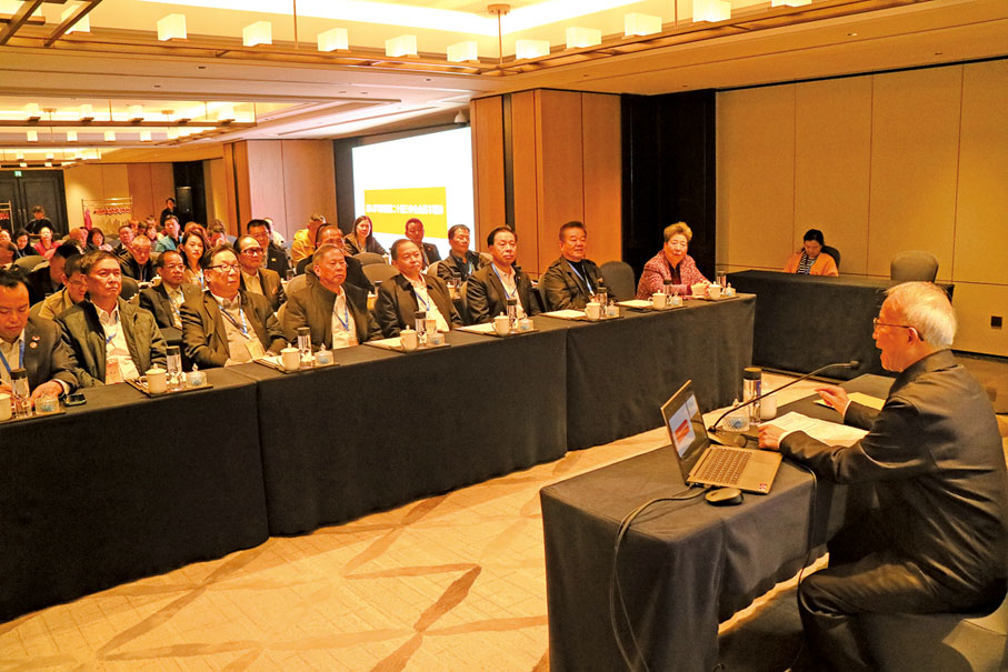 ●中央黨校教授趙長茂為世福總會全體成員講解黨的二十屆三中全會精神。