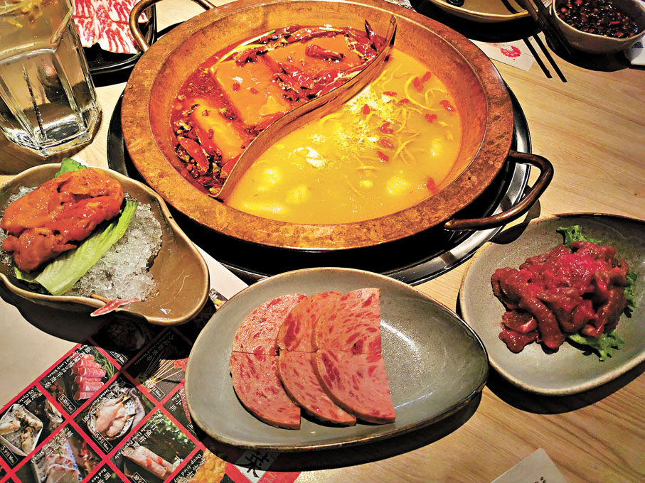 ●方叔叔重慶老火鍋，「勁慳」菜單推薦菜。