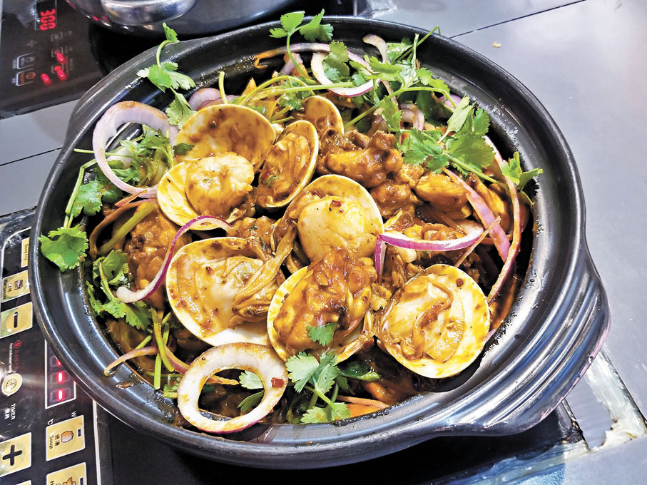 ●日本帶子雞煲，另加了大花蜆。