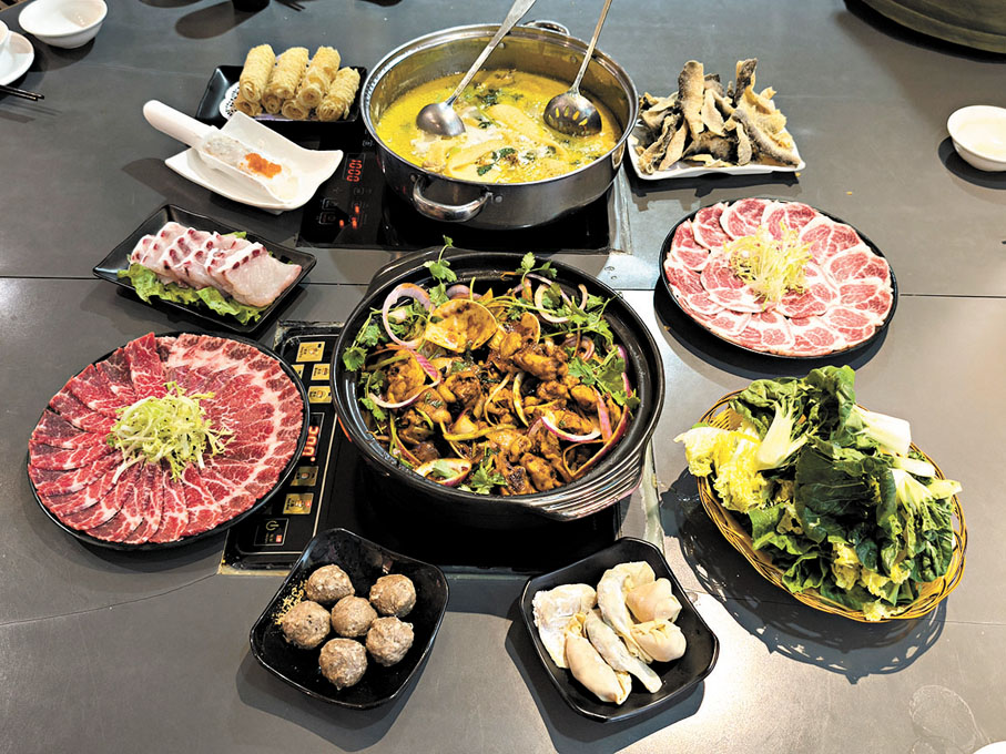 ●除了雞煲，大家還可選多款配料作火鍋之用。