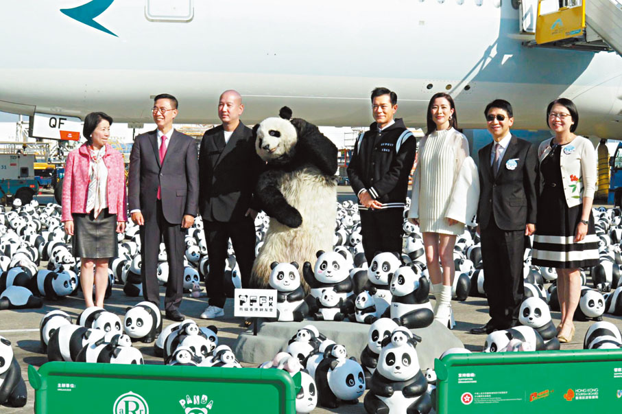 ●文化體育及旅遊局局長楊潤雄(左2）、古天樂、佘詩曼等為活動揭幕。