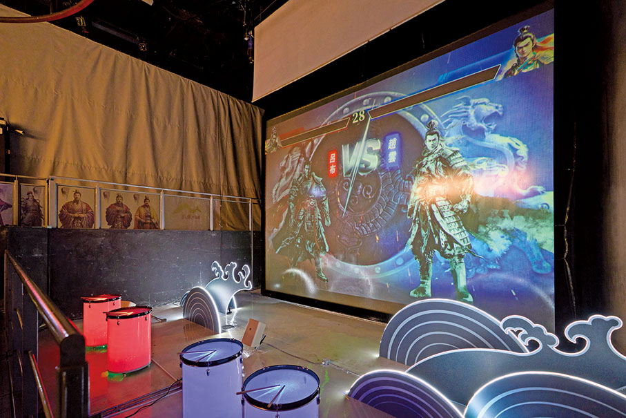 《三國武將兵器互動館》介紹三國武將龍虎榜、各國兵器特點與戰術，參觀者更可以參與呂布跟趙雲的模擬互動武打遊戲。