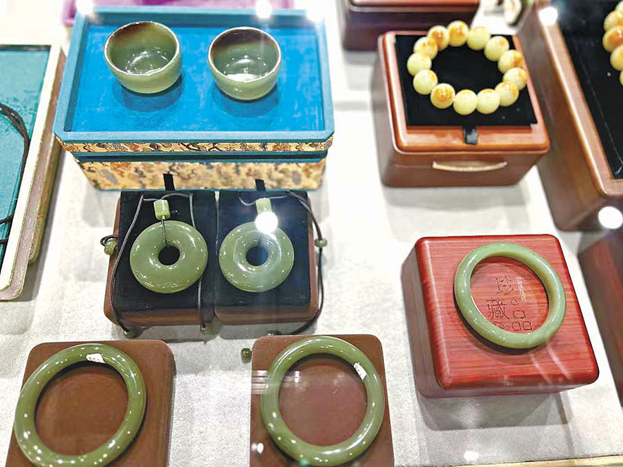 ●岫岩因玉而興，希望以玉為龍頭帶動產業發展。 香港文匯報記者胡茜  攝