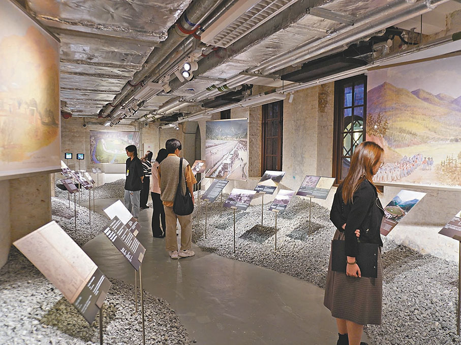 ●此展廳講述了跑馬地文化景觀轉變的多元故事。  