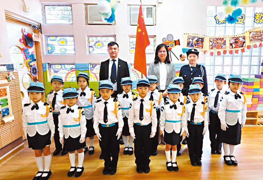 ●保良局張心瑜幼稚園昨日舉行國家憲法日教育活動。 香港升旗隊總會圖片