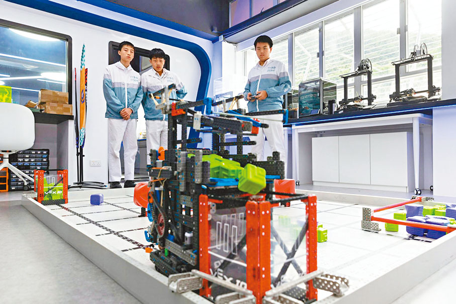 ●TIMSS 2023調查結果出爐，港生科學成績全球排名前十。圖為港生在上科學課。 網上圖片