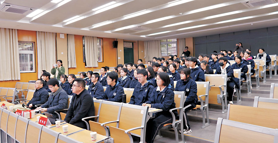 ●60名高中學生代表獲邀參加讀書分享會。香港文匯報 記者陳旻 攝