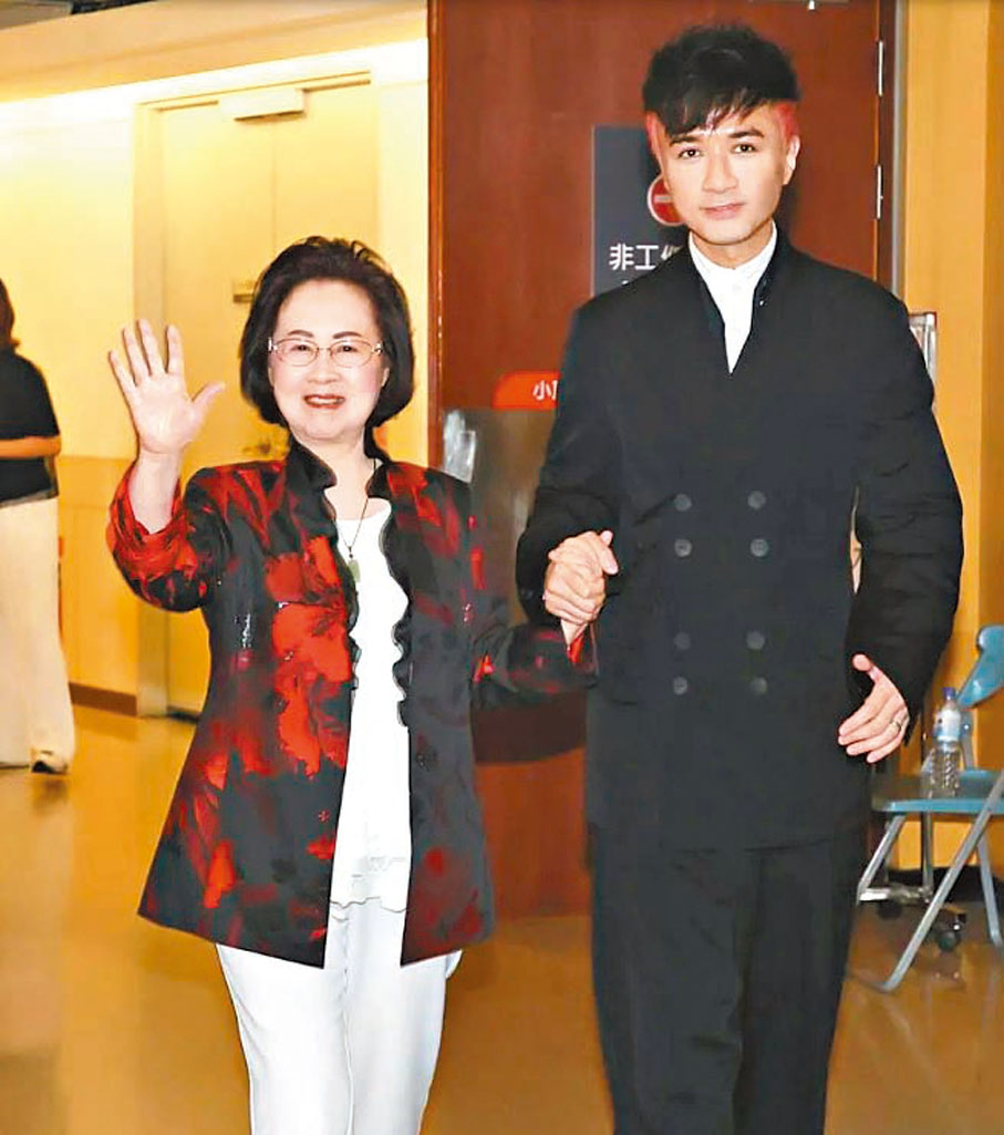 ●古巨基視瓊瑤為大恩人。