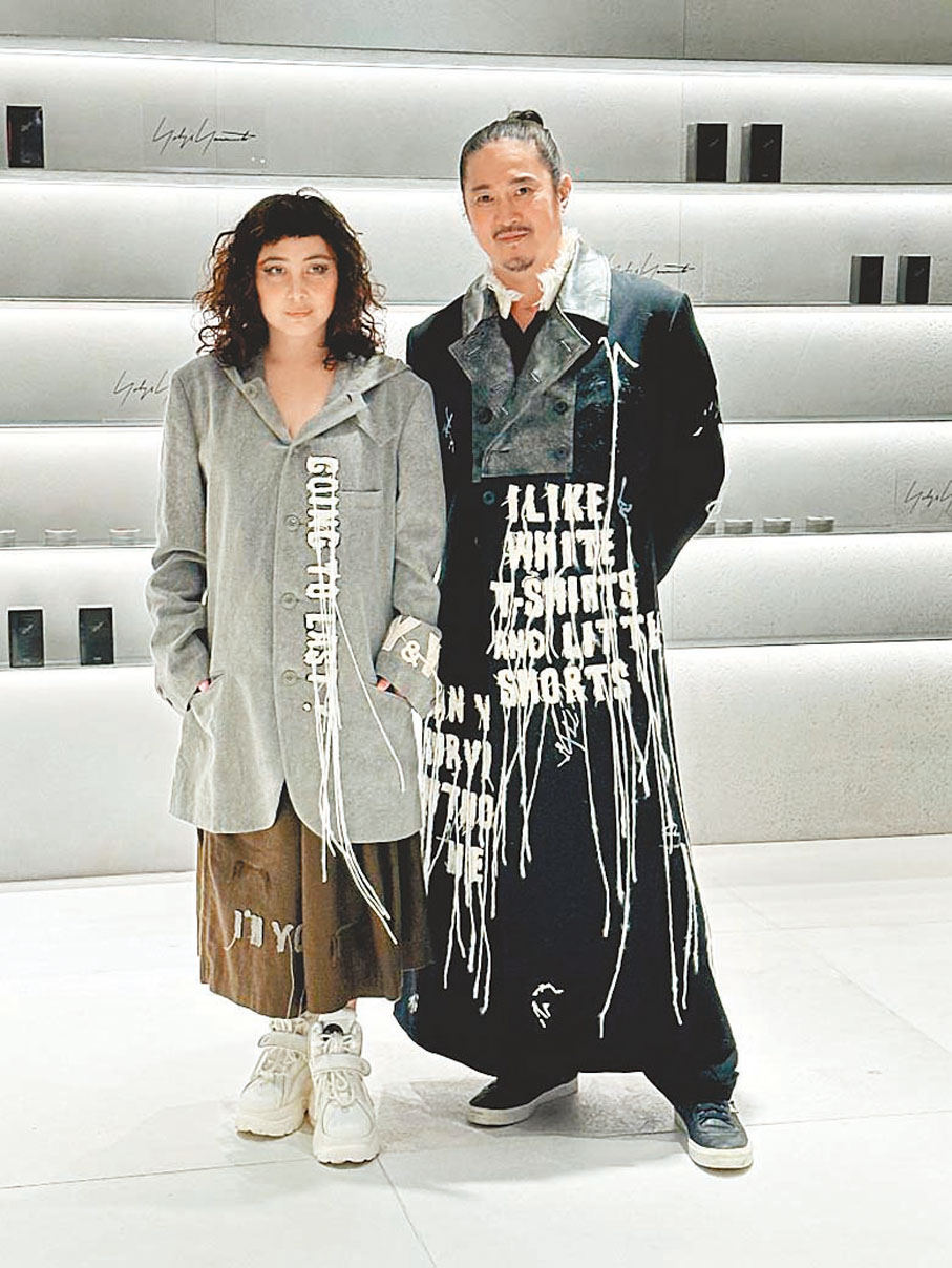 ●陳子聰昨日與太太何超儀一起出席活動。