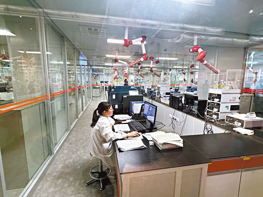 ●李錦記的生產檢測車間。 香港文匯報記者盧靜怡 攝