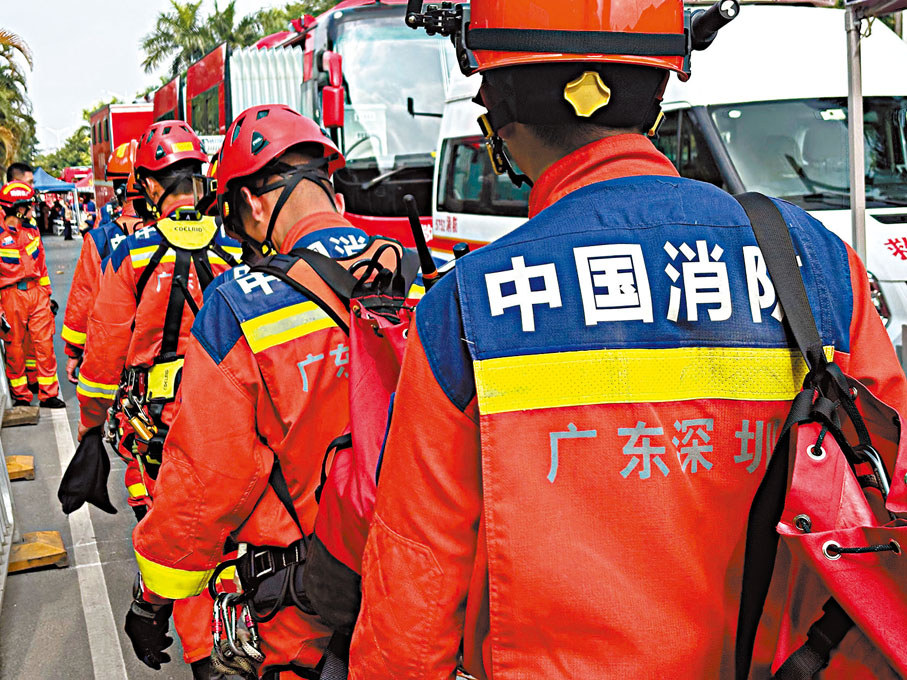 ●據深圳市消防救援支隊官方通報，指揮中心陸續調派59輛消防車、219名消防救援人員到場處置。  網上圖片