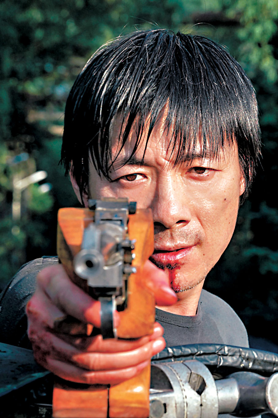 ●祖峰飾演射擊運動員顧學兵。