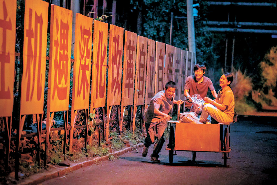 ●周政杰飾演秦海璐的兒子耿曉軍。