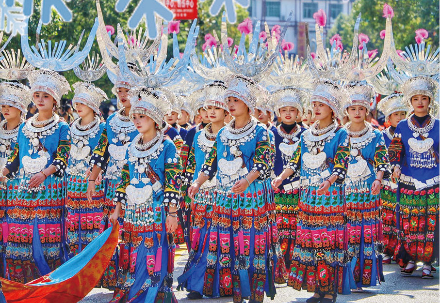●盛裝苗女，雷山苗年暨鼓藏節一道靚麗風景。
