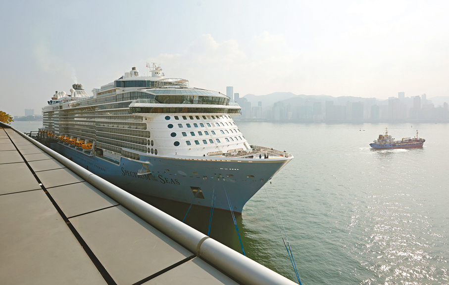 ●「海洋光譜號」停靠在啟德郵輪碼頭。