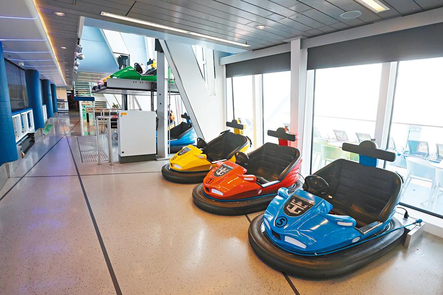 ●船內活動室可免費試玩卡丁車。