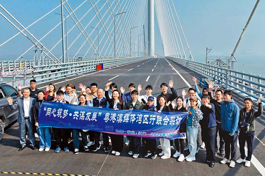 ●6日，「同心築夢·共謀發展」粵港澳媒體灣區行採訪團一行提前探營黃茅海跨海通道。