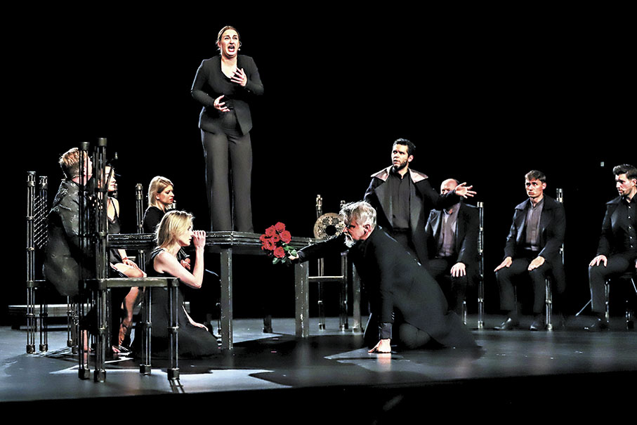 ●波蘭「山羊之歌」劇團帶來音樂戲劇作品《評論哈姆雷特》。