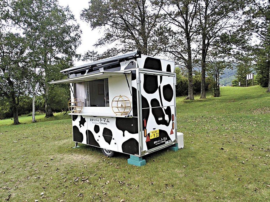 ●星野農場下午茶用自家產的牛奶做的蛋糕和飲品。