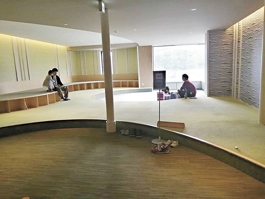 ●親子走廊有益智遊戲玩。