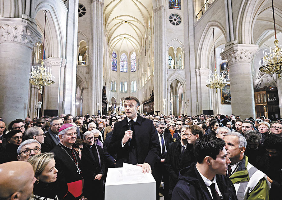 ●馬克龍上月底在聖母院內發表演說。 路透社