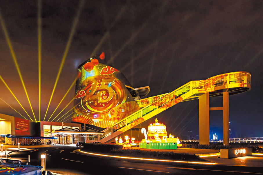 ●HITOHATA, INC. 製作的光雕表演「Create the Future」。澳門政府網站圖片