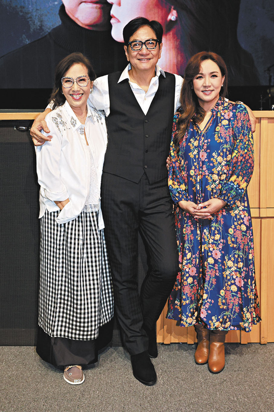 ●陳友（中）與太太Pauline（左），以及黎瑞恩都動容落淚。