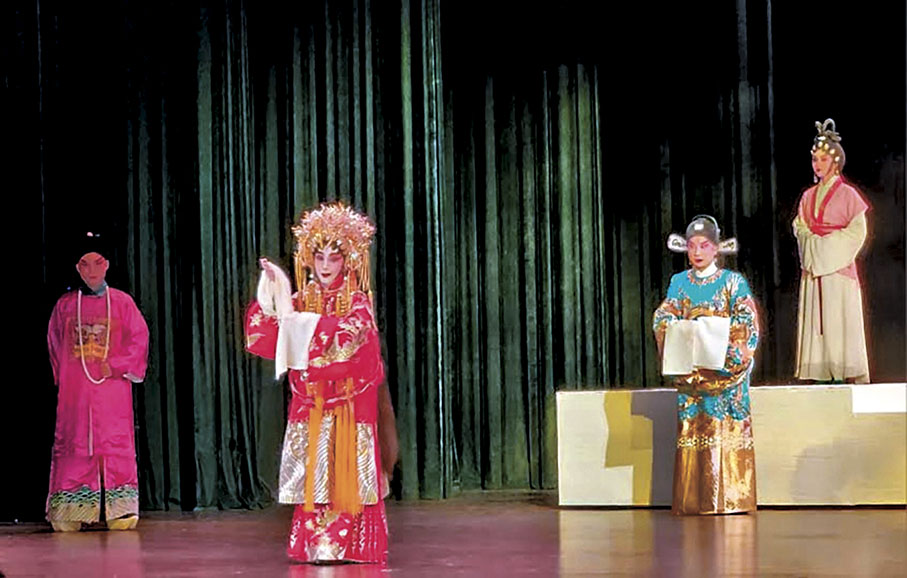 ●白雪紅與衛駿輝演出《上表》。