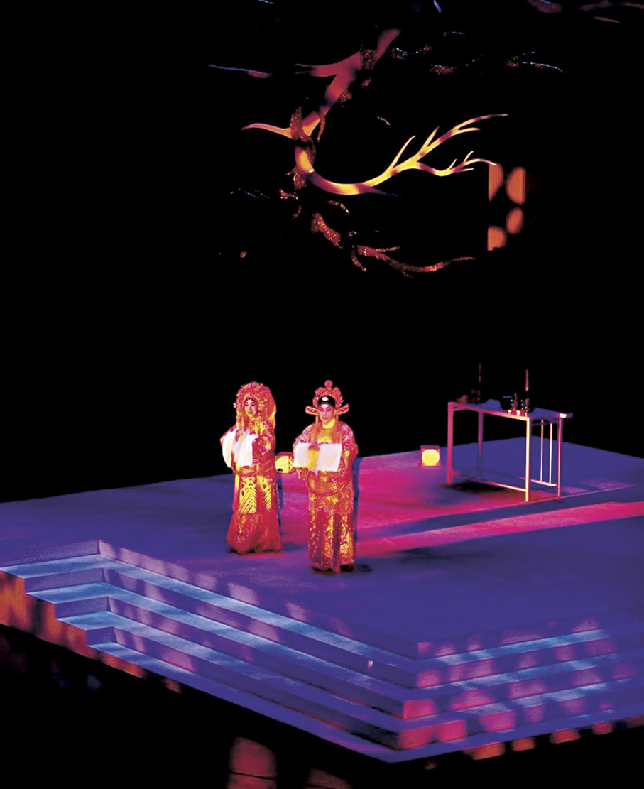 ●梁兆明與林穎施演出《香夭》。