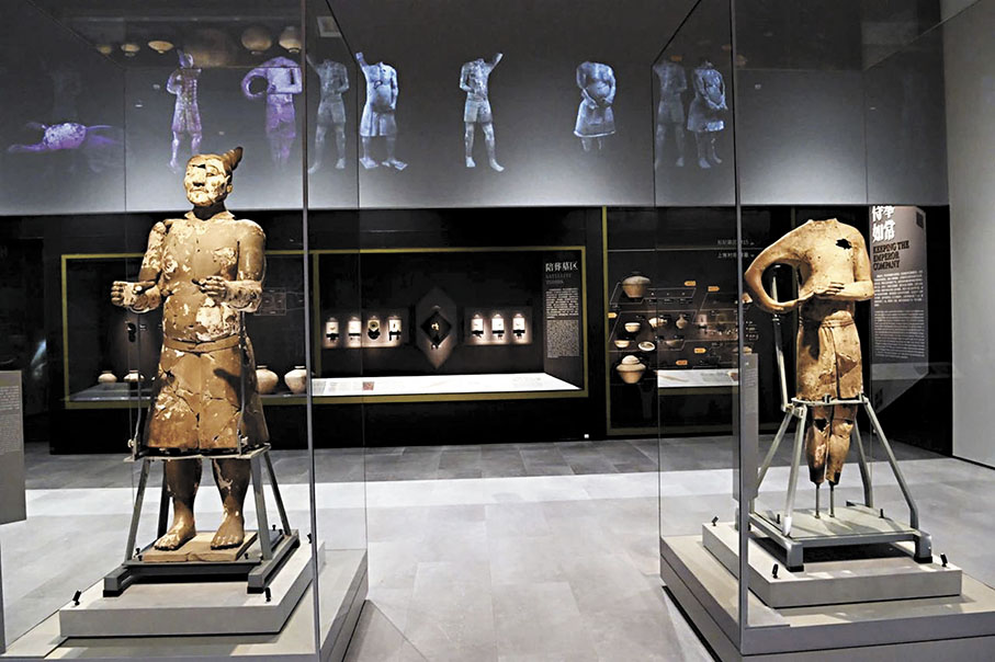 ●秦陵出土30餘件百戲俑。