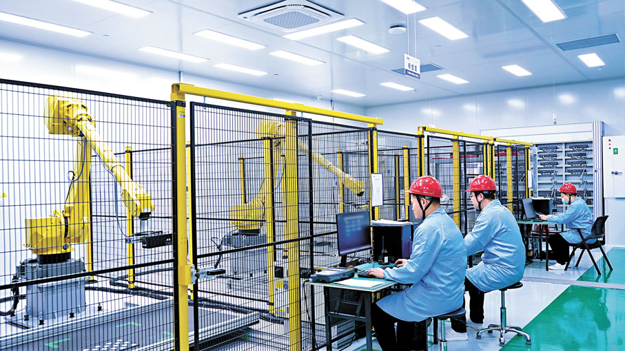 ●梅卡曼德的員工正對智能機器人進行測試。 香港文匯報北京傳真