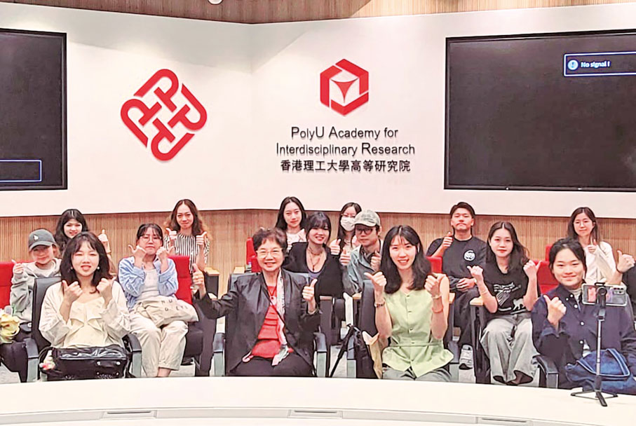 10月2日，副會長宋敏之（前排中）被邀請與理工大學時裝纺織學院教授及學生們見面。