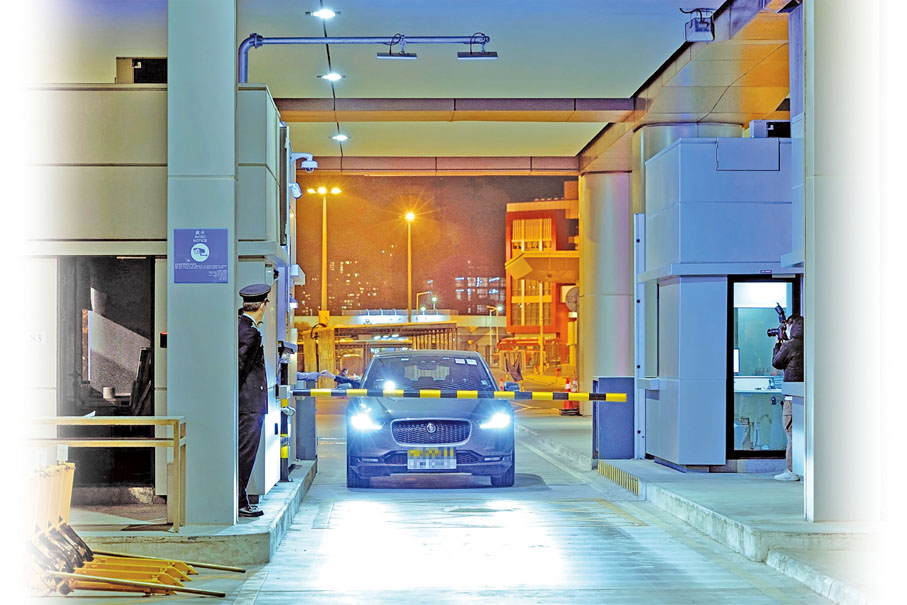 ●2023年1月1日，首架「澳車北上」車輛順利駛入廣東。