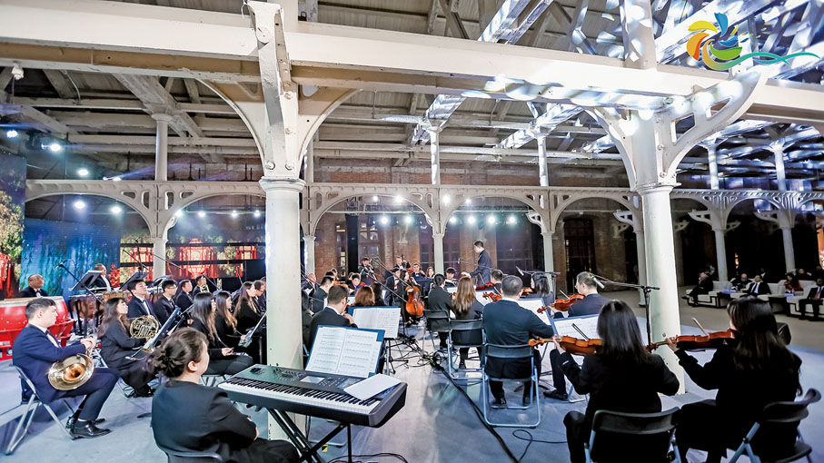 ●12月6日晚，在福州馬尾的中國船政文化城輪機車間裏，一場名為「潮起海絲 福州印象」的交響音樂會舉行。