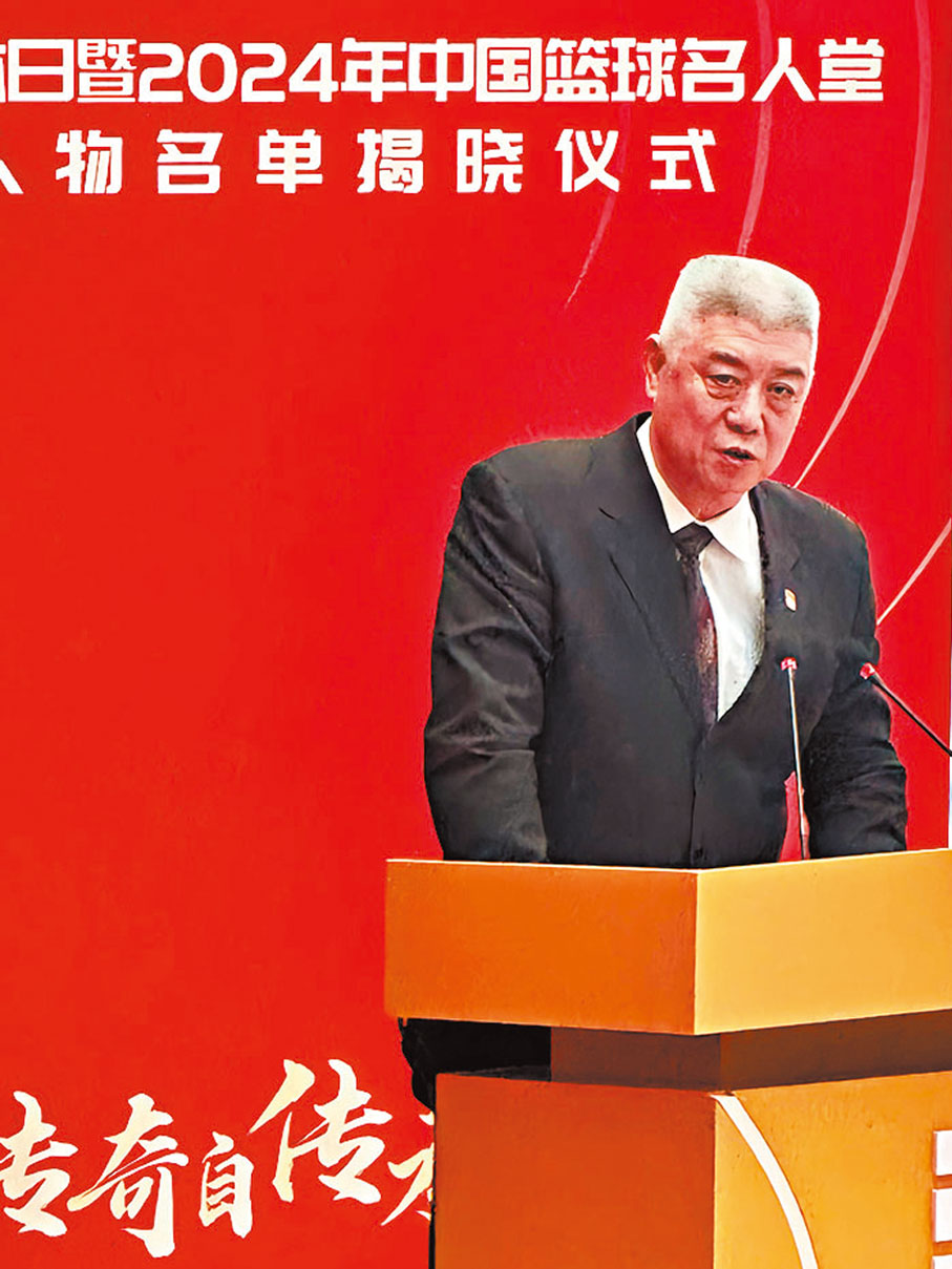 ●徐濟成公布本屆中國籃球名人堂入選名單。香港文匯報記者蘇雨潤 攝