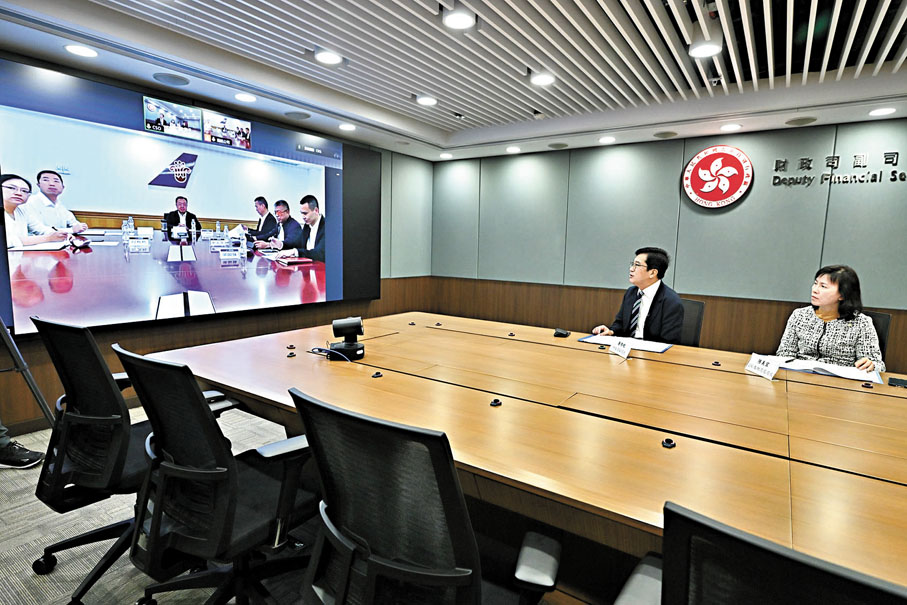 ●財政司副司長黃偉綸聯同運輸及物流局局長陳美寶等昨日與南航通用航空公司董事長李二保等進行線上會議。 黃偉綸Fb圖片