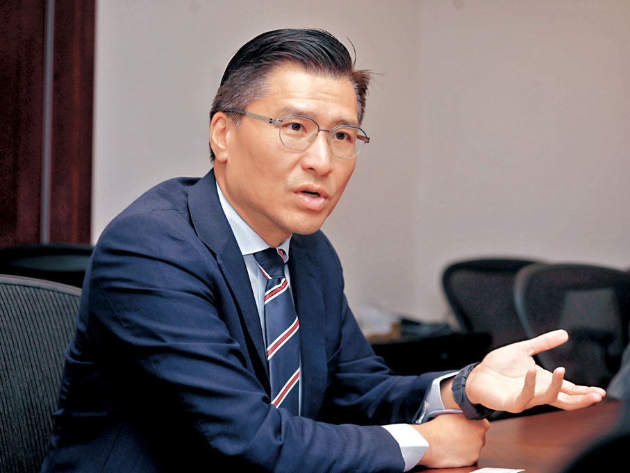 ●邱達根希望政府在「片區開發」的過程保持創新思維。香港文匯報記者郭木又  攝