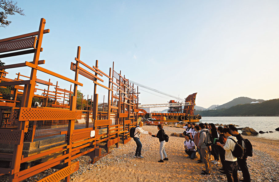 ●鯉魚門海旁的改善工程包括公眾登岸及海濱長廊等設施將在明年1月底完工。香港文匯報記者郭木又 攝