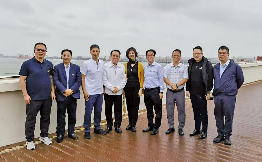 ●2024年9月9-13日，全國政協副主席何厚鏵率澳區全國政協委員考察團赴江蘇，圍繞「深化蘇澳合作，推進高水平對外開放」開展考察。在江蘇期間，考察團赴南京、鹽城、連雲港等地，深入有關企業、港口、園區、科研機構，實地了解江蘇省對外開放、創新科技、綠色產業、現代物流等發展情況。