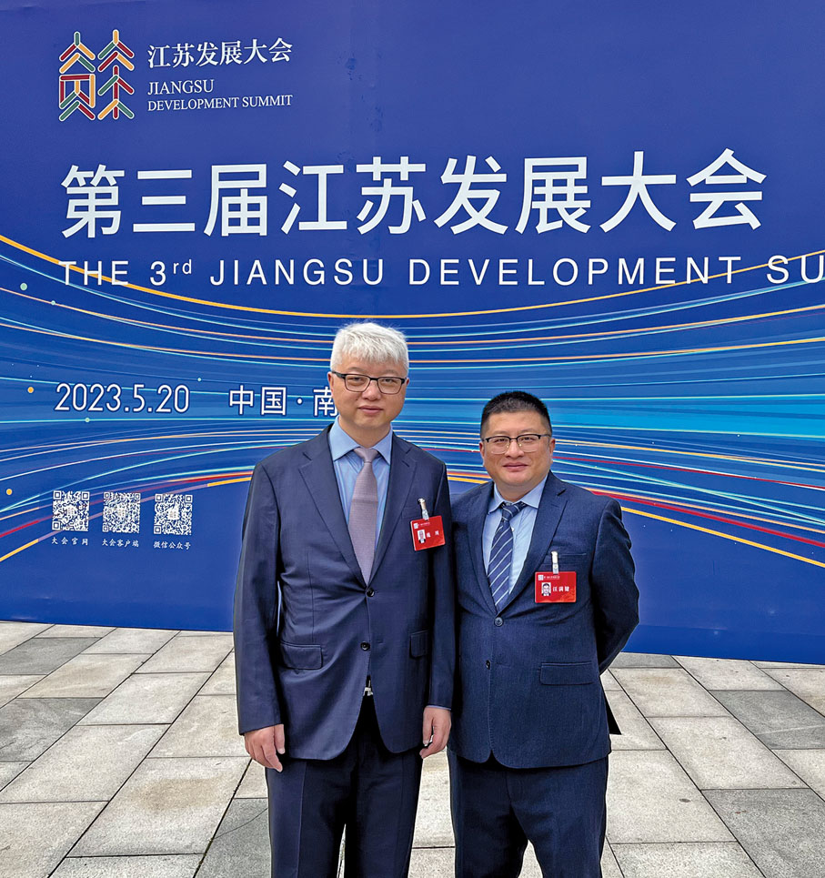 ●2023年5月，汪滿健參加第三屆江蘇發展大會，與澳門立法會議員、澳門科技大學副校長龐川合影。