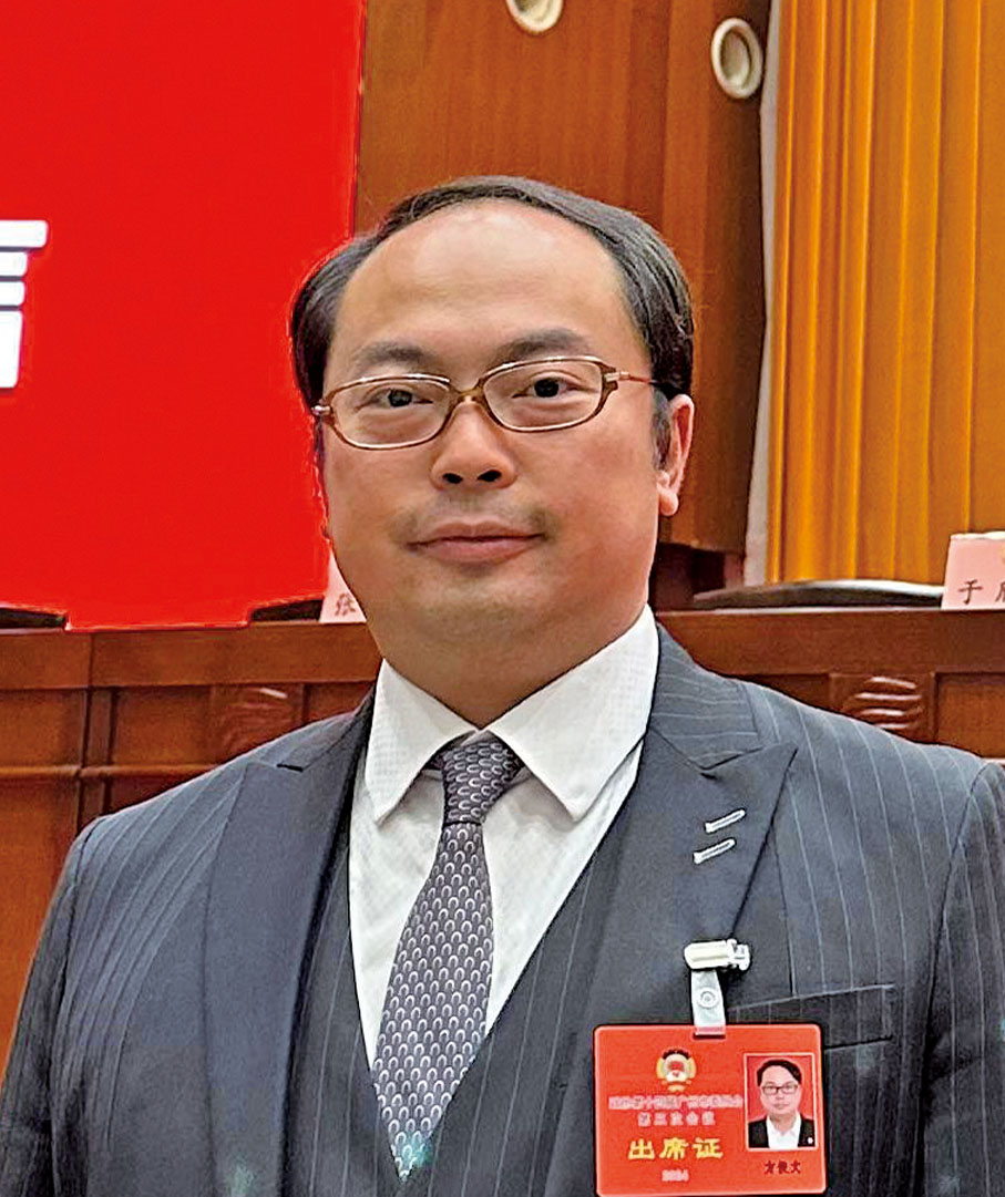 ●廣州市政協常委、香港廣州社團總會執行主席、香港交通安全會會長方俊文