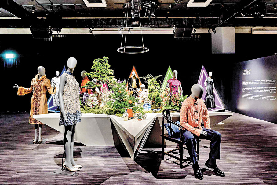 ●《風華迴響—上海灘三十年》作品回顧展。 