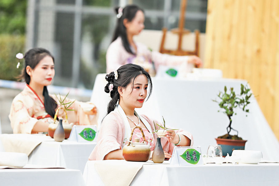 ● 圖為湄潭縣茶博會現場的茶藝表演。 資料圖片